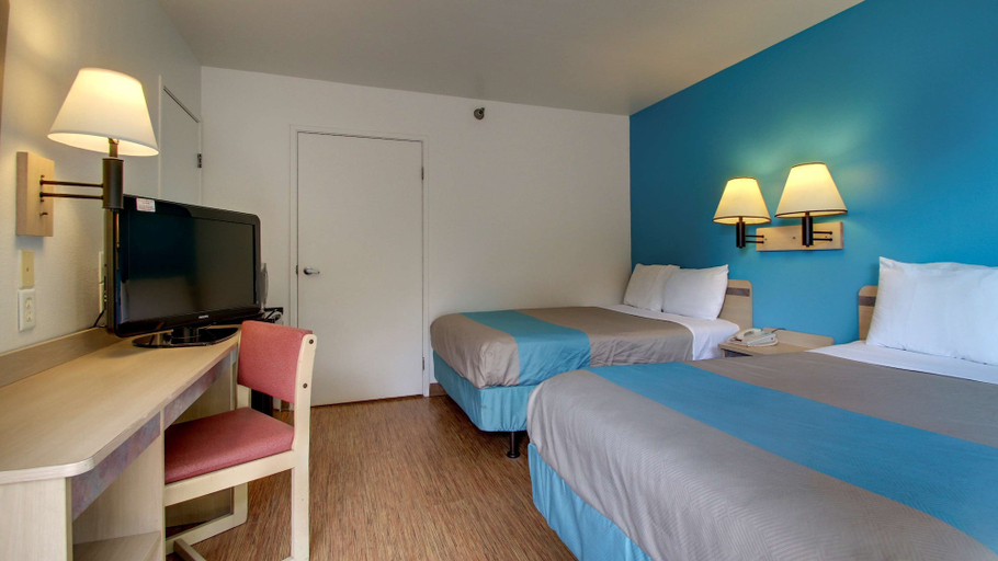Bedroom 4, Motel 6 Des Moines, IA - North, Polk
