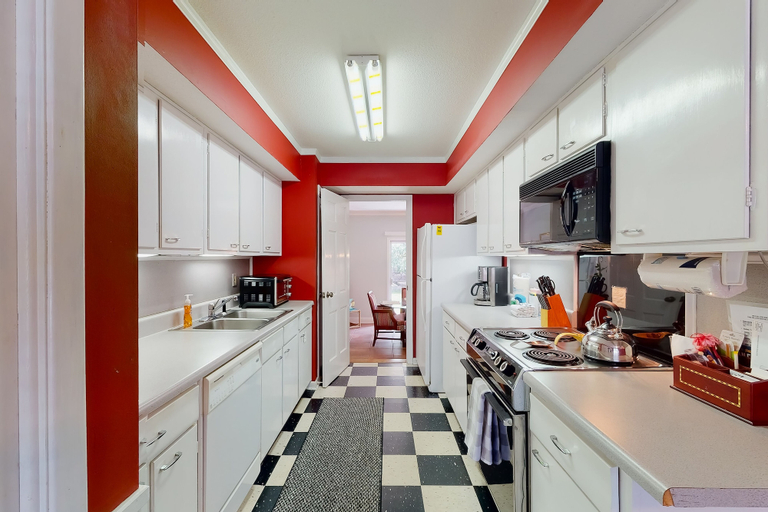 Private kitchen 5, Condo With Central AC, Washer/dryer, Shared Outdoor Pool, & On-site Golf, Glynn