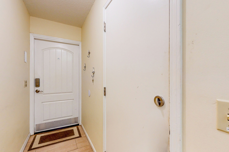 Laundry 4, Ocean-view Townhome With Balcony & W/D - Walk to Beach - Dog-friendly, Duval
