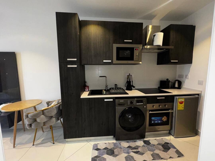 Private kitchen, Deluxe Studio Apt@The Lennox, Accra