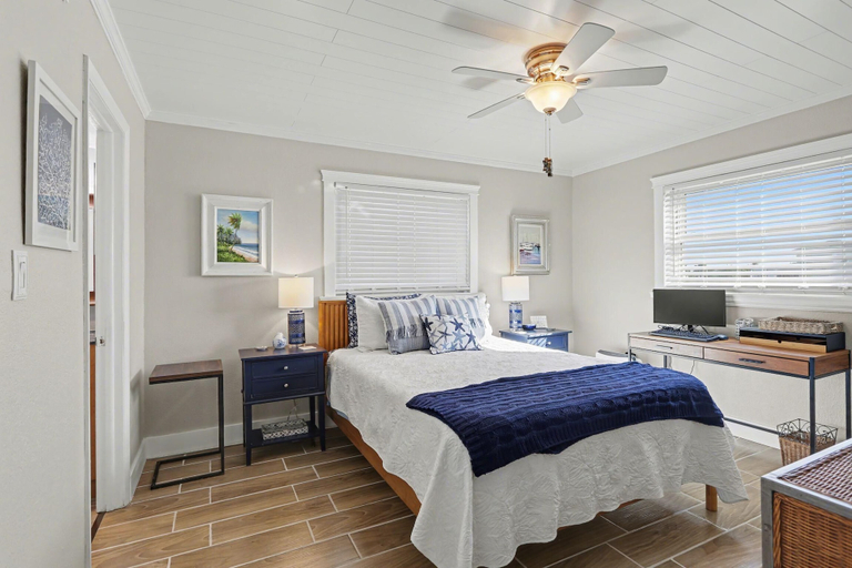 Room 3, Club Capri 101, Pinellas