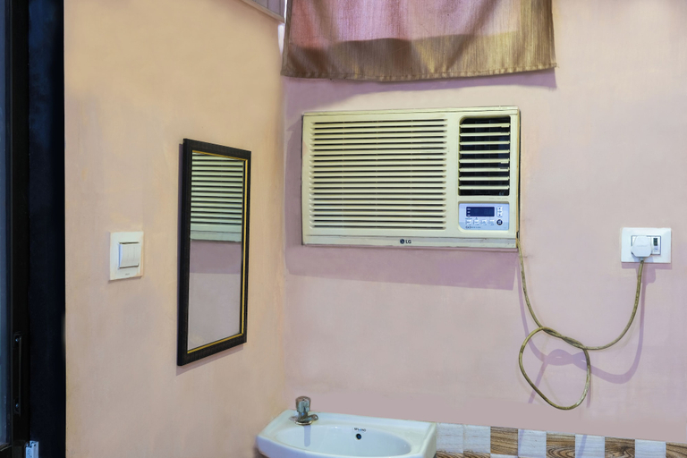 Bathroom 5, Amrapali Hotel, Thane