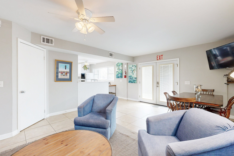 Living area 5, Sparkling Retreat Steps to Beach Fenced Backyard Snowbird Availability, Nassau