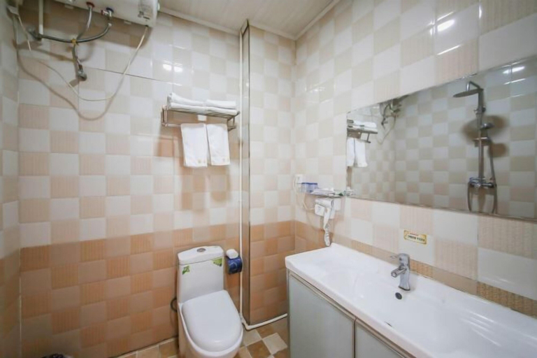 Bathroom 3, Xintai Express Hotel (Datong Fangte store), Datong