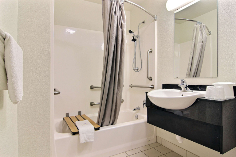 Bathroom 5, Motel 6 Fort Stockton, TX, Pecos