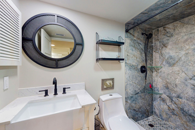 Bathroom 5, Newly Renovated Oceanfront Condo With Balcony, Wifi, W/D & Shared Pool/tennis, Nassau