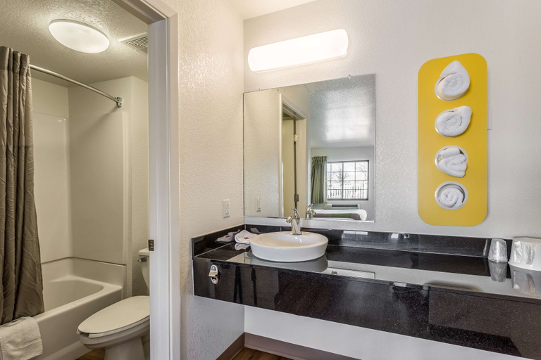 Bathroom 4, Motel 6 El Paso, TX - East, El Paso