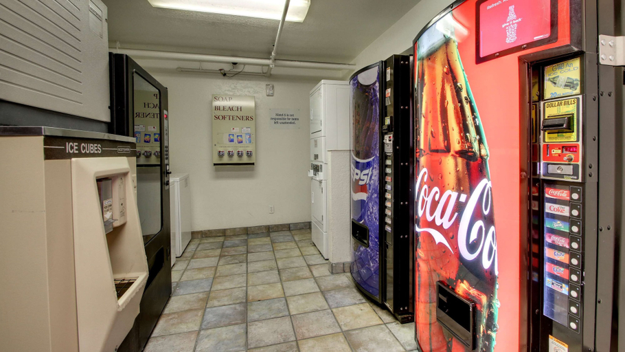 Food & Drinks 5, Motel 6 Des Moines, IA - North, Polk