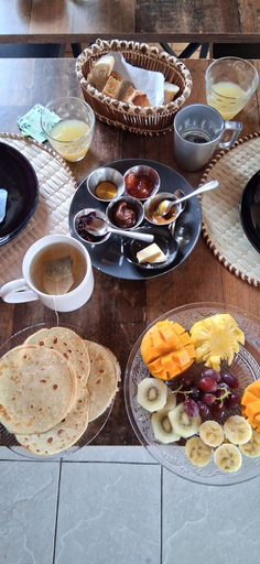 Breakfast meal, la maison couleur volcan, Le Tampon