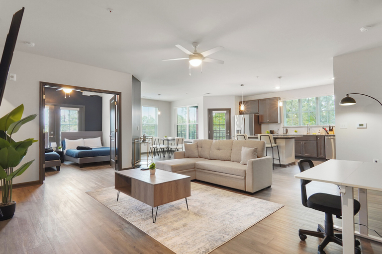 Living area 5, Luxe King 3BR Suite in North Raleigh, Wake