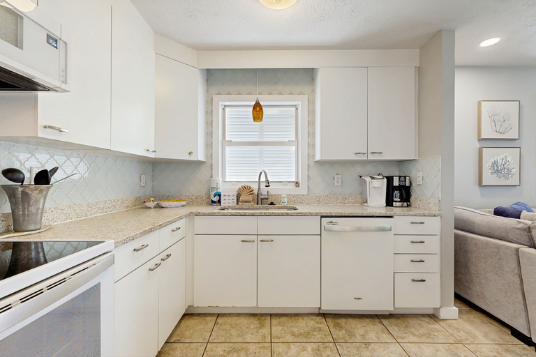 Private kitchen 5, Spacious Beach House With Private Pool, Firepit and Enclosed Yard, Saint Johns