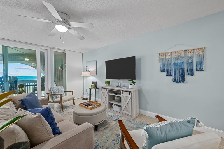Living area 4, Lovely Ocean-view Condo With Pools, hot Tubs, Private W/d, & Central AC, Saint Johns