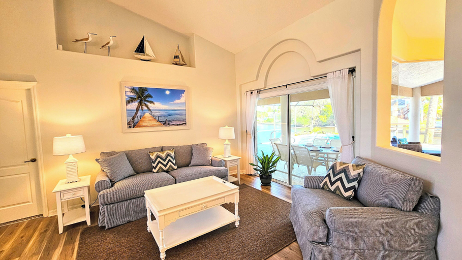 Living area 5, Captain's Key Waterside Retreat - Boat Dock! Awesome Pool!, Flagler