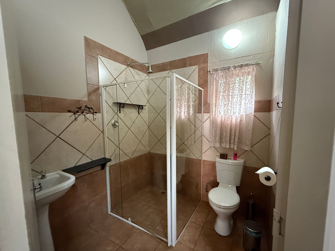 Bathroom 2, The Orion Guest House, Nkangala