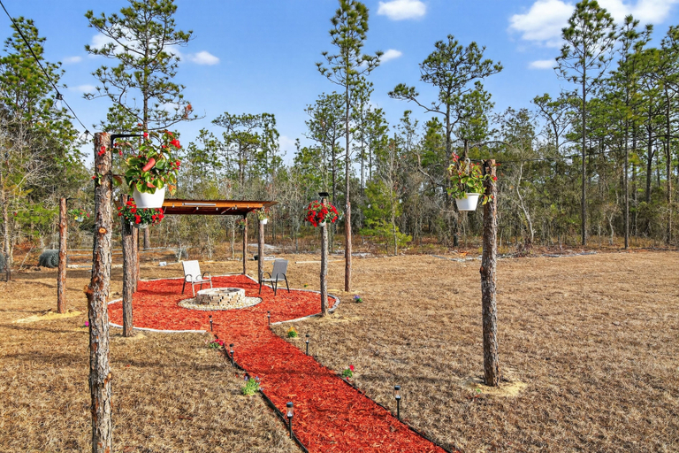 Property grounds 5, Modern Luxurious Home On 1 Private Acre 3 Bedroom Home, Marion