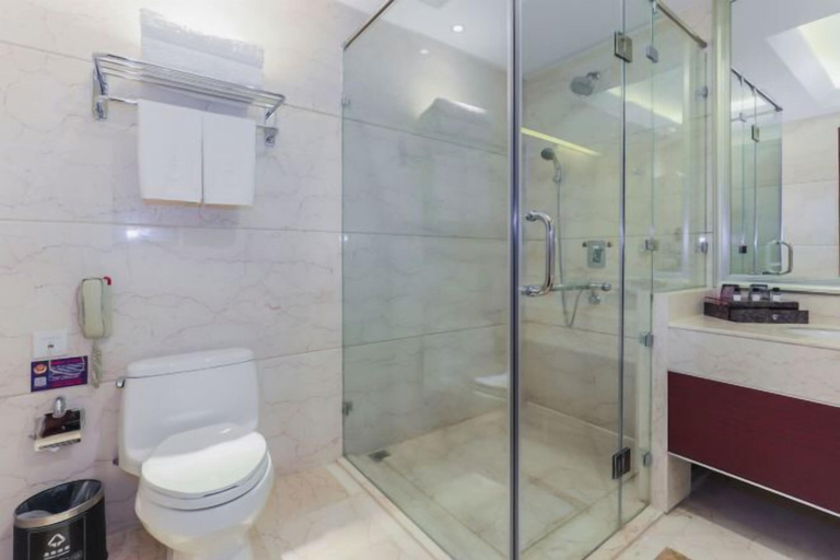 Bathroom 4, Yangfeng Yiju Hotel, Beijing