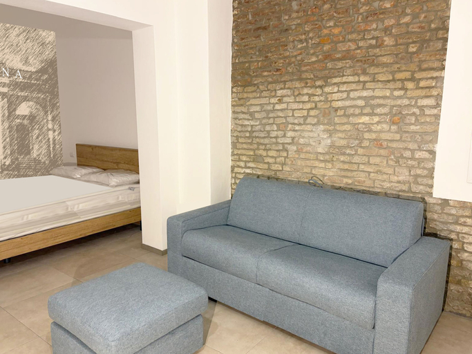 Room 3, Ugo Bassi 98, Ferrara