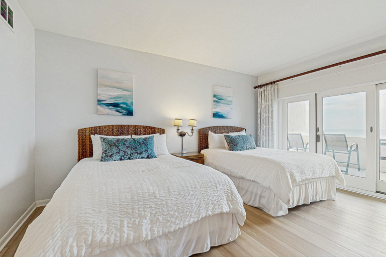 Room 5, Clean & Cozy Home With Oceanfront Views, Shared Pool, Free Wifi, Central AC, Nassau