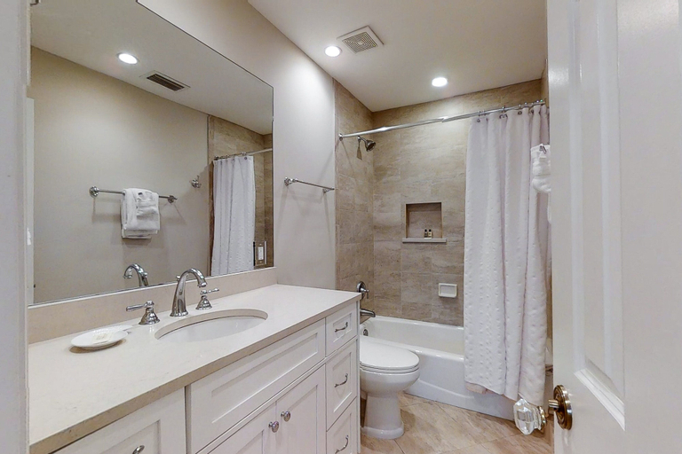 Bathroom 5, Updated & Lovely Villa With AC - Steps From Pool & Beach, Nassau