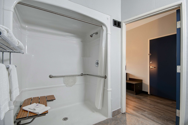 Bathroom 4, Motel 6 Pharr, TX, Hidalgo