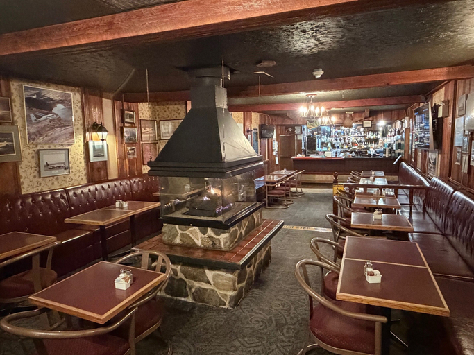 Bar (on property), Airport Chalet, Yukon