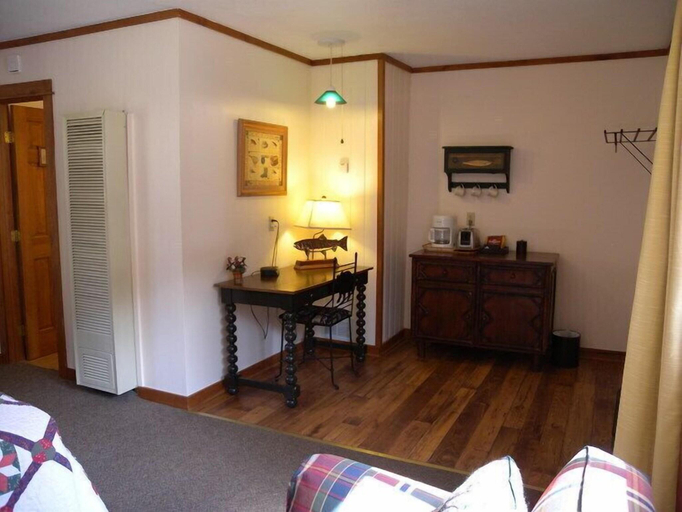 Public Area 3, Redstone Cliffs Lodge, Pitkin