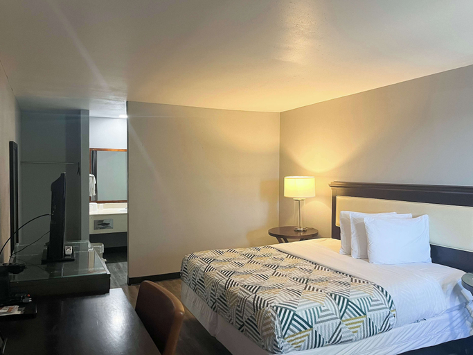 Bedroom 2, Motel 6 Borger, TX – Boom Town, Hutchinson