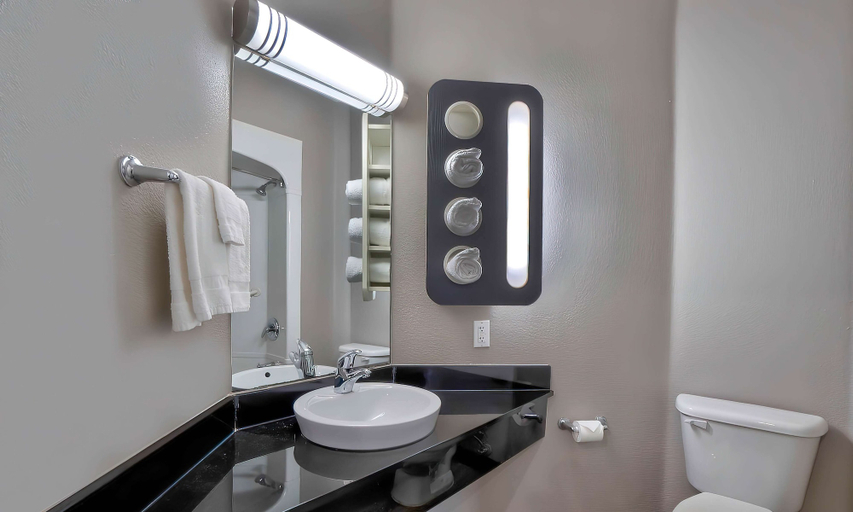 Bathroom 4, Motel 6 Benbrook, TX - Fort Worth, Tarrant