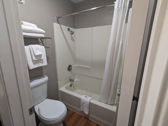 Bathroom 4, Motel 6 Kingman, AZ - Route 66 West, Mohave