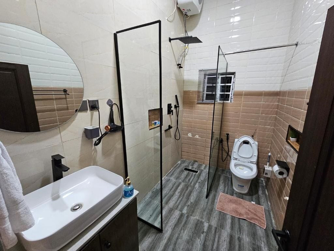Bathroom 5, Mirola Shortlet Apartment, Ilorin South