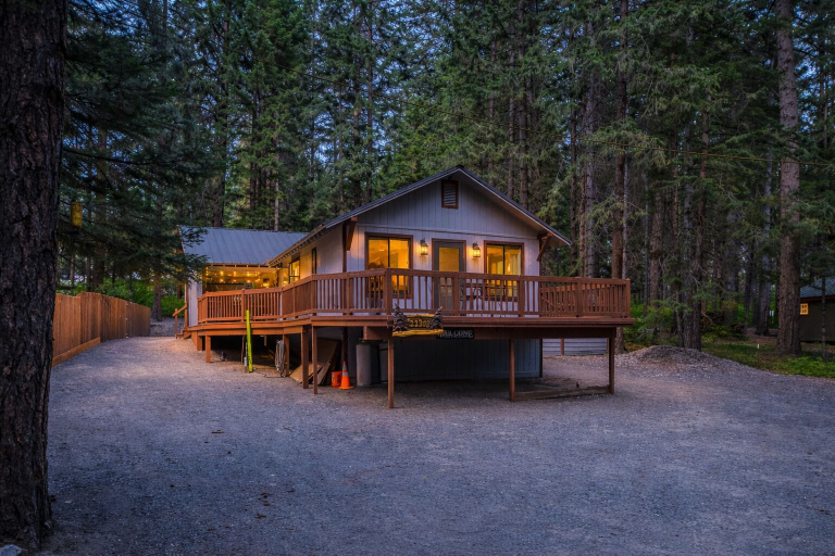 Exterior 4, Alpine Getaway 2 Bedroom Home by RedAwning, Chelan