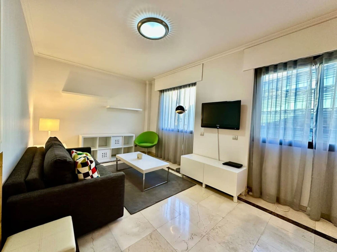 Room 5, Engracia Square 1-bedroom Apartment in Chamber, Madrid