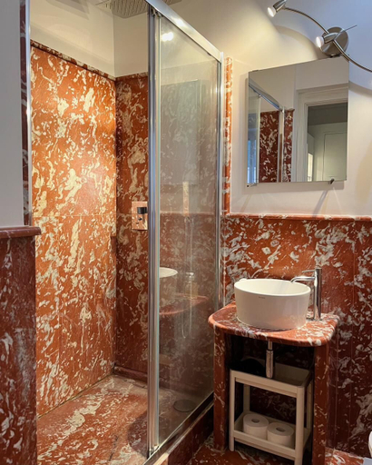 Bathroom 4, Il Plancton Colosseo, Rome