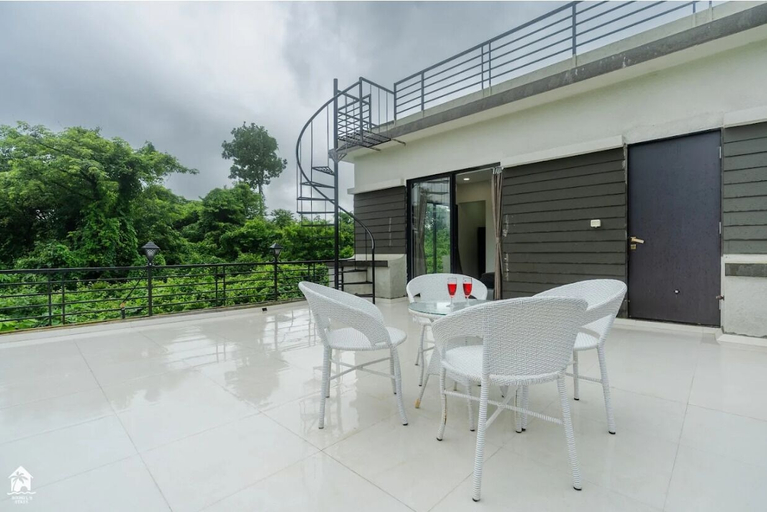 Outdoor dining, Parvata Vista By Soumil's Stays, Raigarh