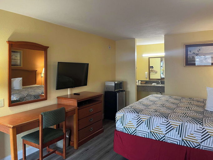 Bedroom 4, Motel 6 Morrilton, AR, Conway