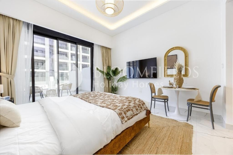 Room 4, Bloomfields Elegant Stu in Azizi, Dubai