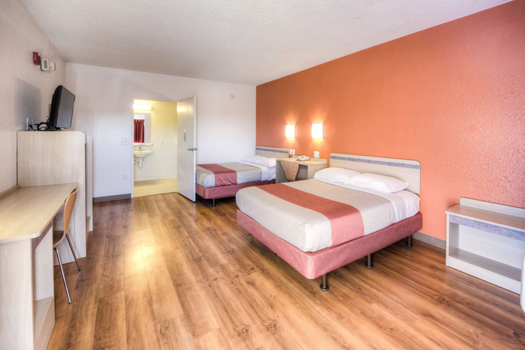 Bedroom 3, Motel 6 Niantic, CT - New London, New London
