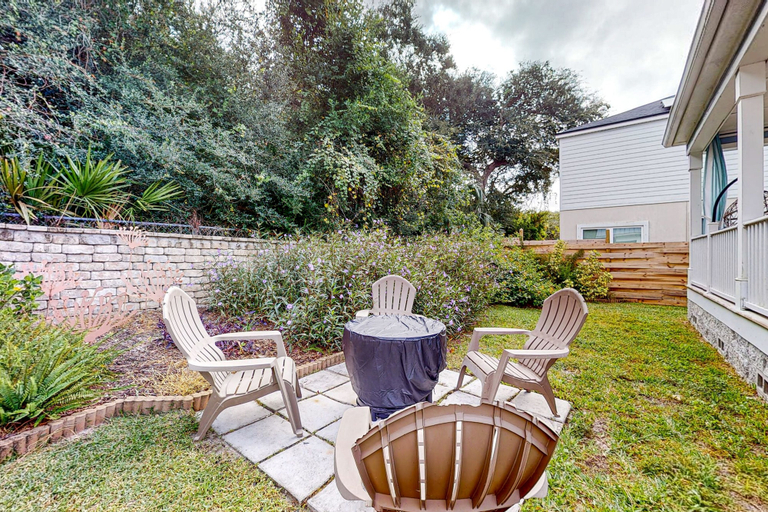 Terrace/patio, Charming Home Steps From the Beach With Enclosed Yard and Grill - Dog-friendly, Saint Johns