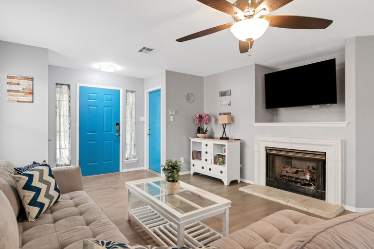 Living area 2, Quiet Austin Stay Near Tech, Travis