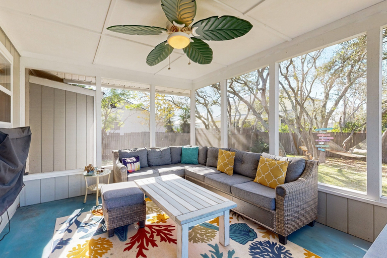 Living area 5, Dog-friendly Family-focused Peaceful & Private Retreat, Saint Johns