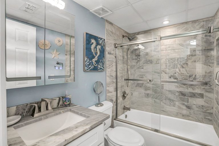 Bathroom 4, Ocean-view Condo With a Scenic Balcony & W/D - Pool and Beach Access, Nassau