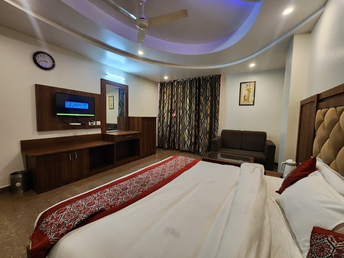 Room 4, Kanta International, Reasi