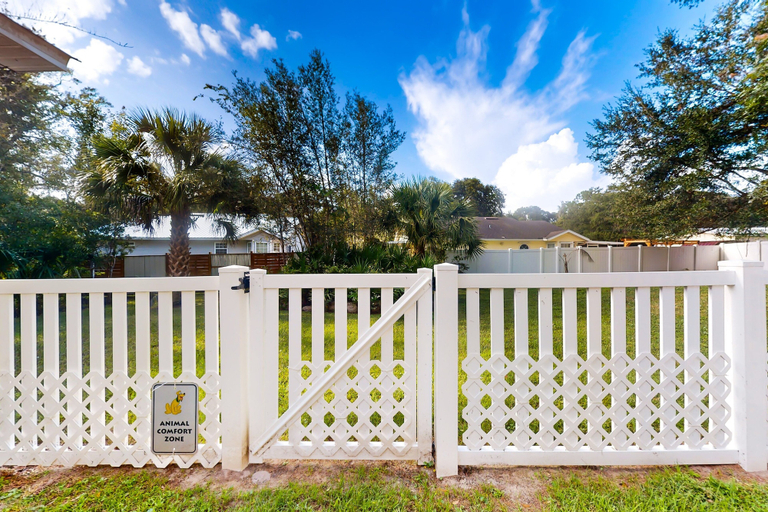 Exterior detail 3, Serene Home With Enclosed Yard, Grill, Games, & Central AC - Dog-friendly, Saint Johns