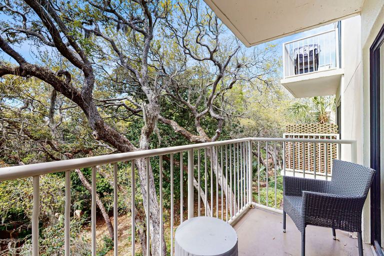 View from room 4, Sun-kissed Condo in Prime Location W/shared Pool, Private W/d, Free Wifi, AC, Nassau