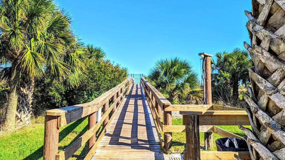 Exterior detail, St Augustine Beach Retreat~ Oceanfront Resort 2 Pools Hot Tubs Pickleball, Trolley!, Saint Johns