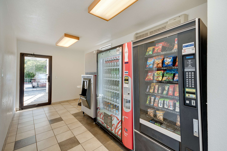 Food & Drinks 5, Motel 6 Bellingham, Whatcom