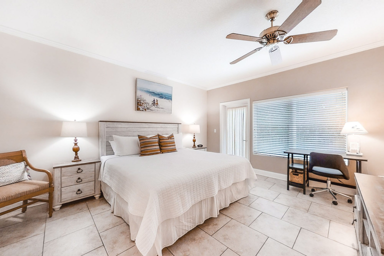Room 5, Wonderful Home Close to Beach W/shared Pool, Free Wifi, Central AC, W/D, Nassau