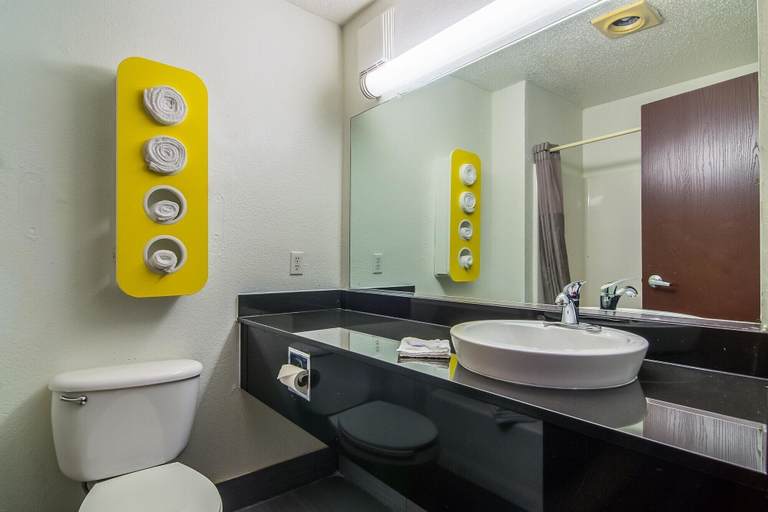 Bathroom 4, Motel 6 Dallas, TX - North - Richardson, Dallas