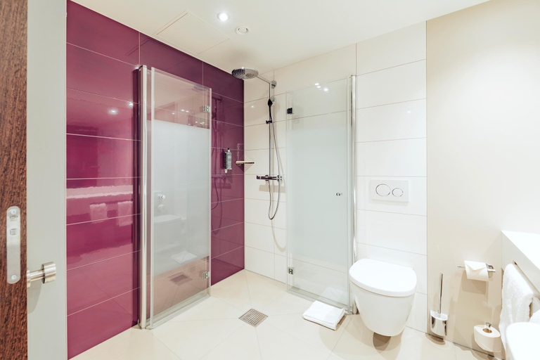 Bathroom 4, Premier Inn Rosenheim City Lokhofe, Rosenheim