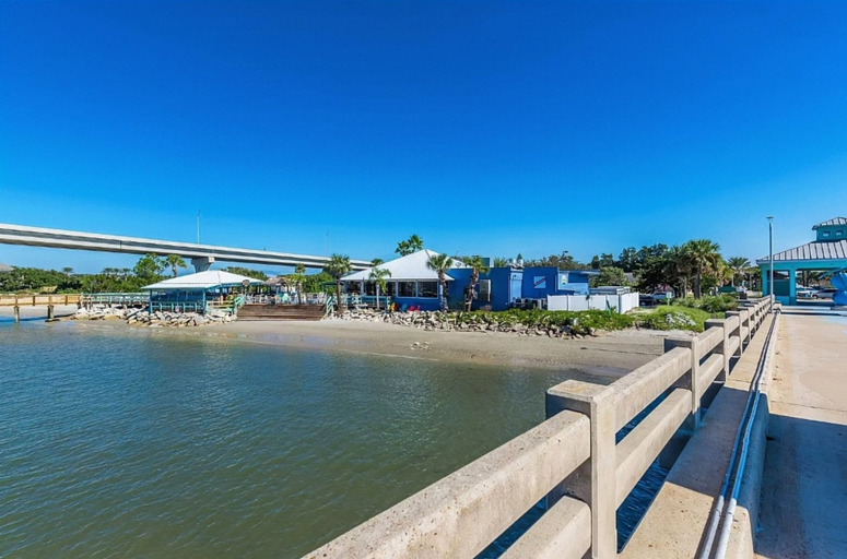 Beach 5, Sunny Upper Level 1 Block From 2 Beaches W/private Pool, High-speed Wi-fi, Saint Johns